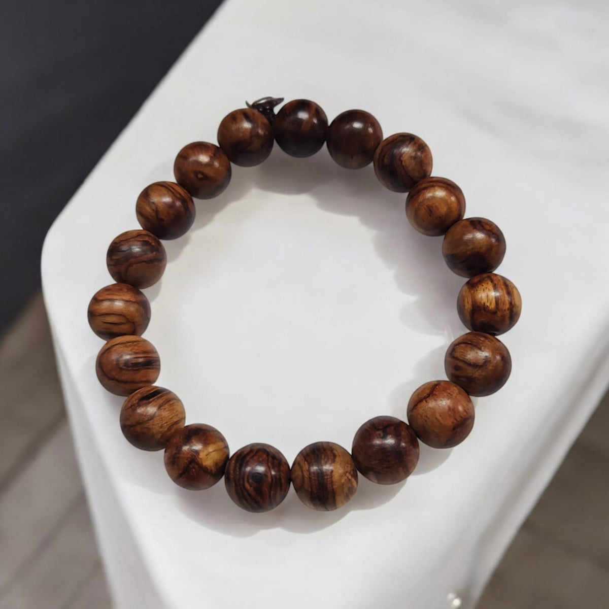 Bracelet en bois natural du vietnam.