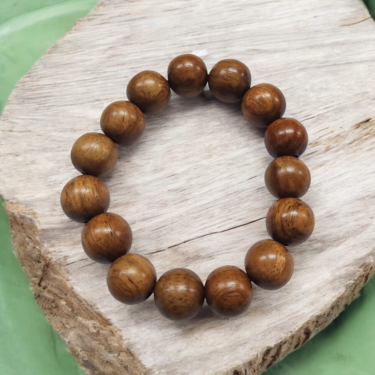 Bracelet en bois natural du vietnam.