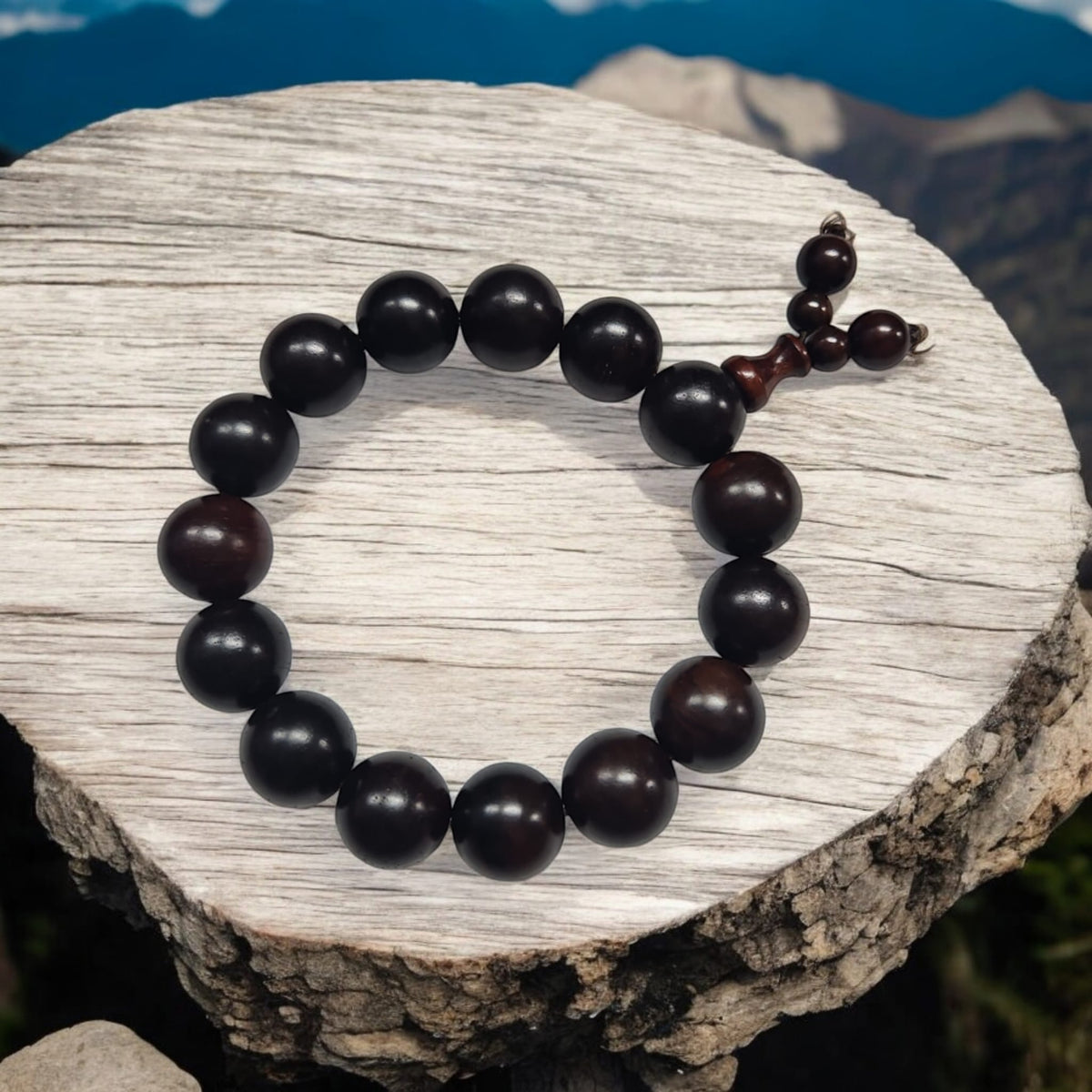 Bracelet en bois natural du vietnam.