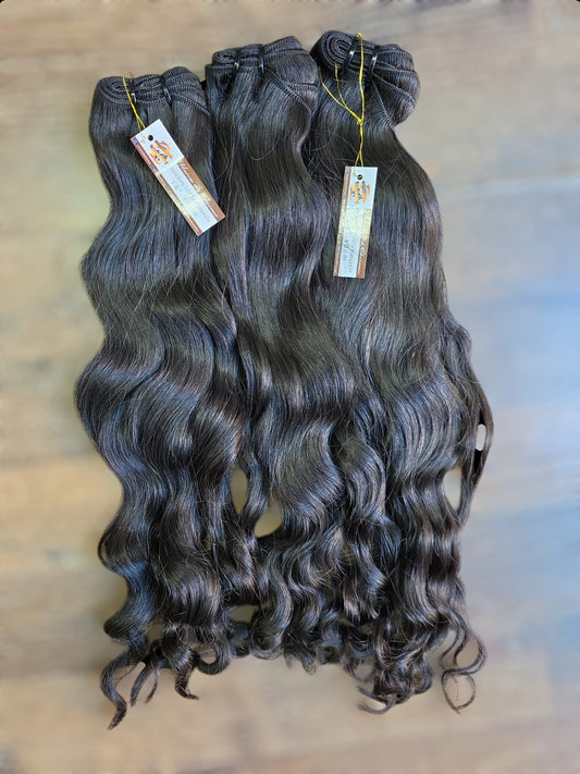 Lot des 3 paquets de tissage 100% cheveux cambodgiens wavy/ loose curls.