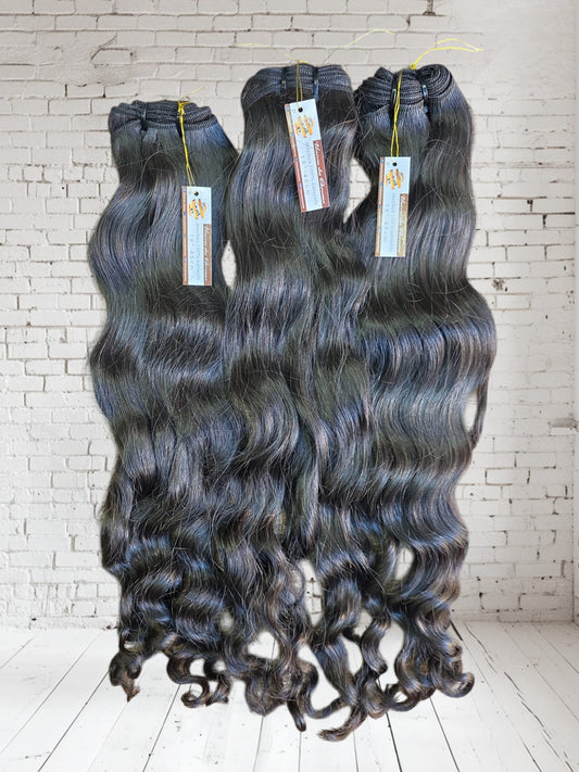 Lot des 3 paquets de tissage 100% cheveux cambodgiens wavy/ loose curls.