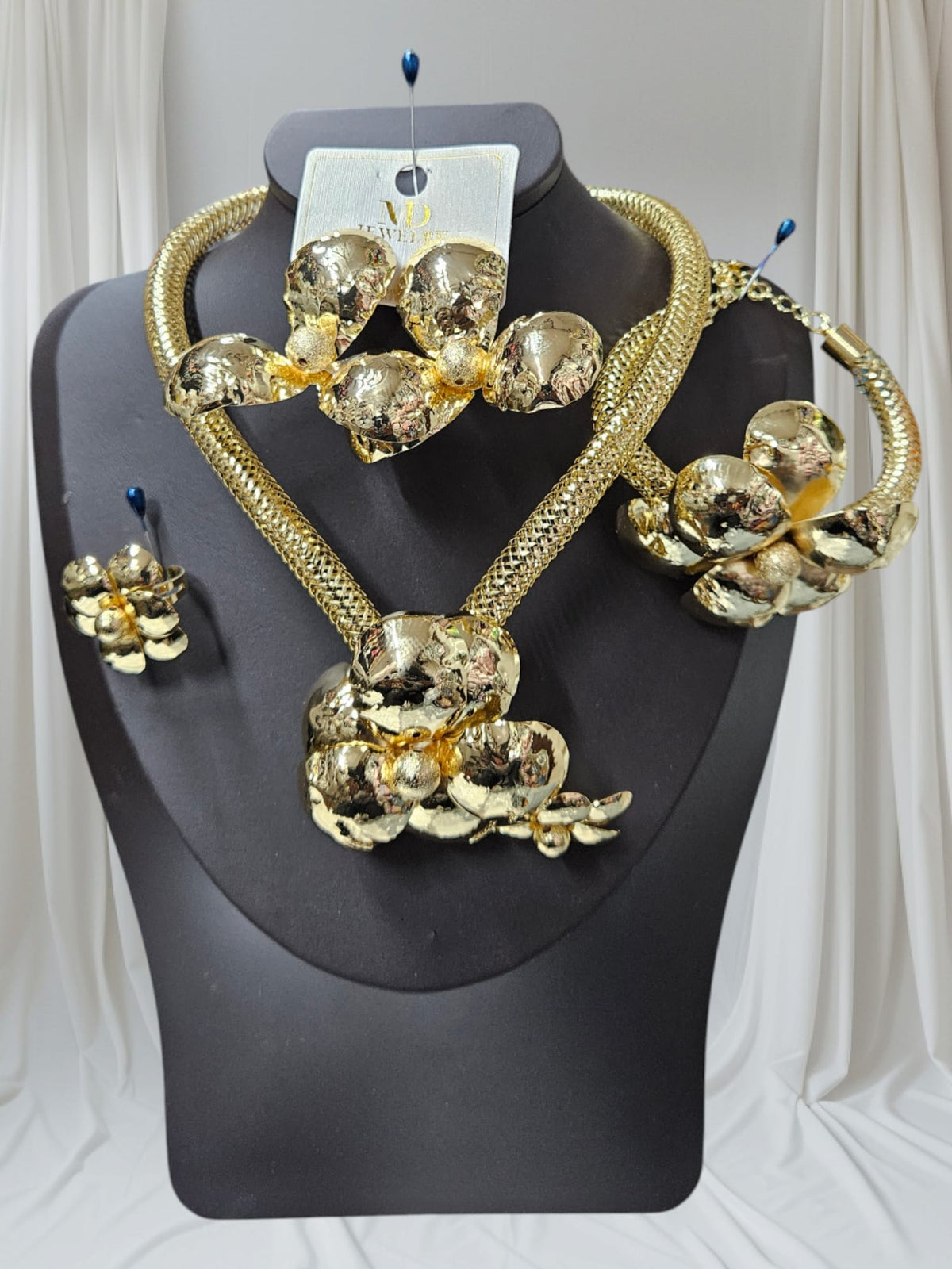 Set of necklace.