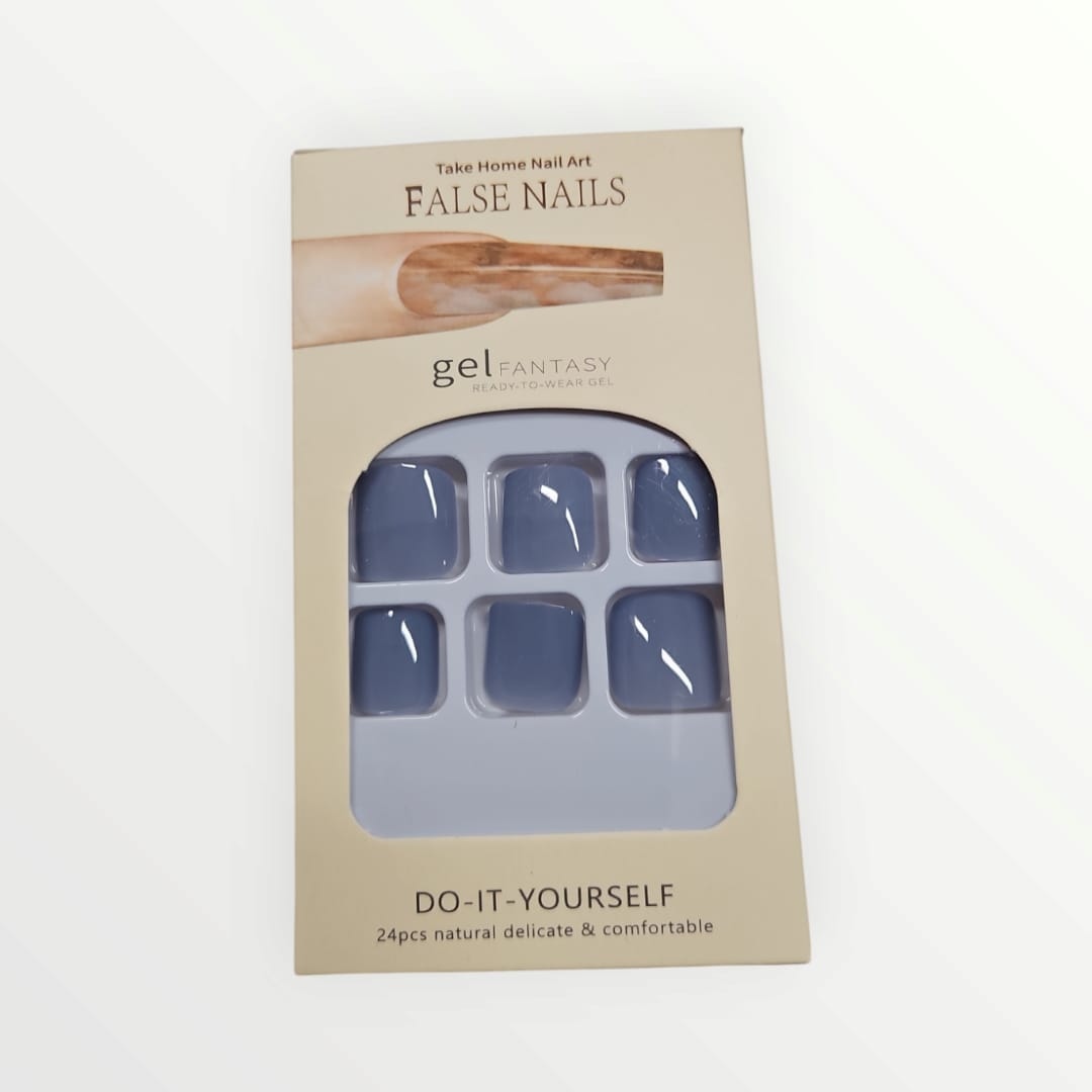 Faux ongles.