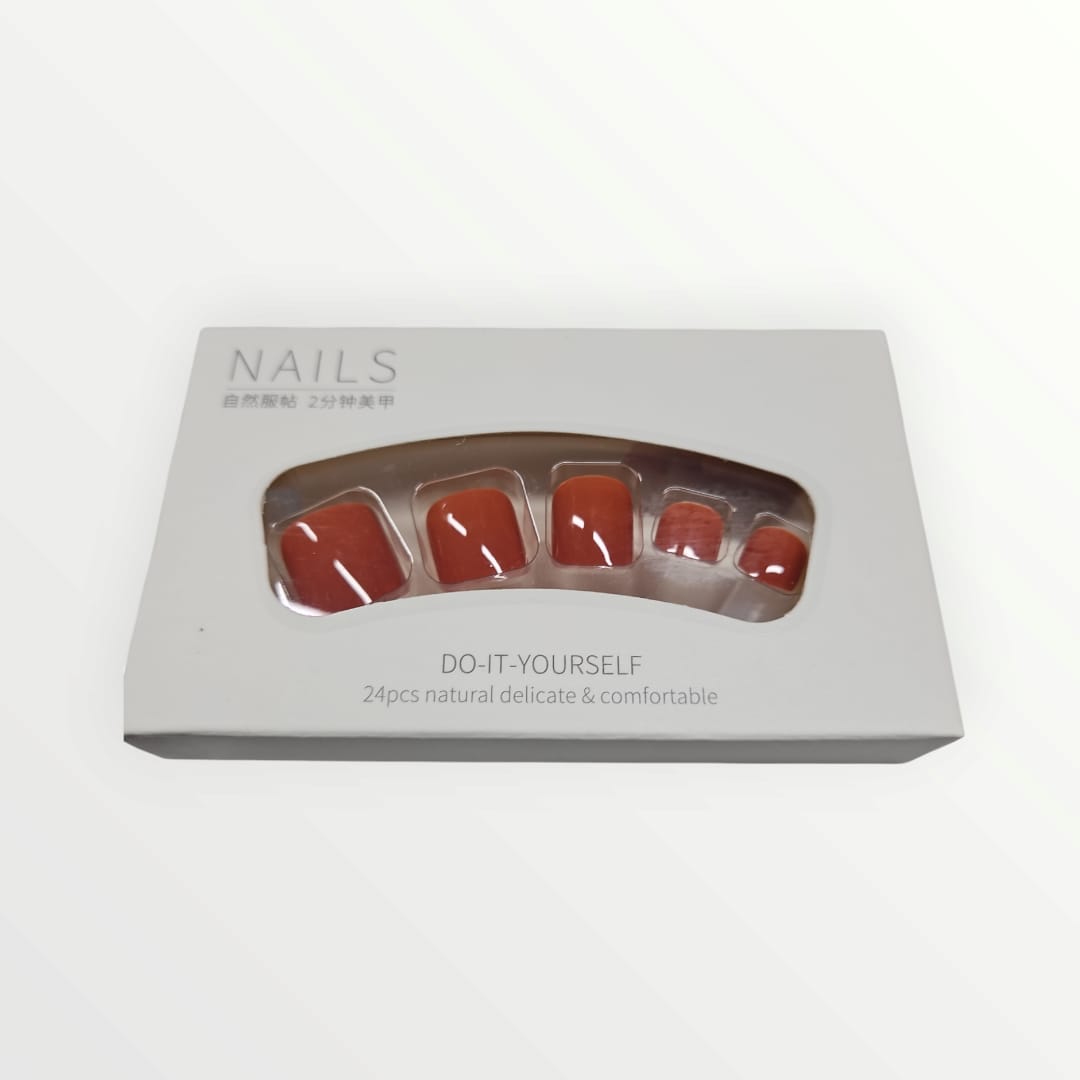 Faux ongles.