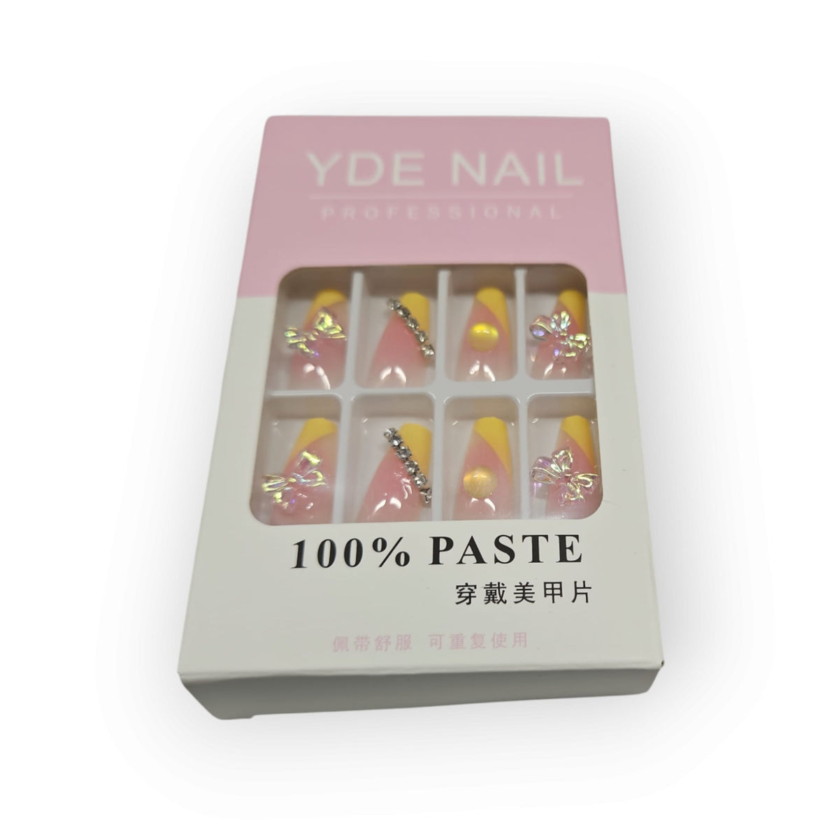 Faux ongles.