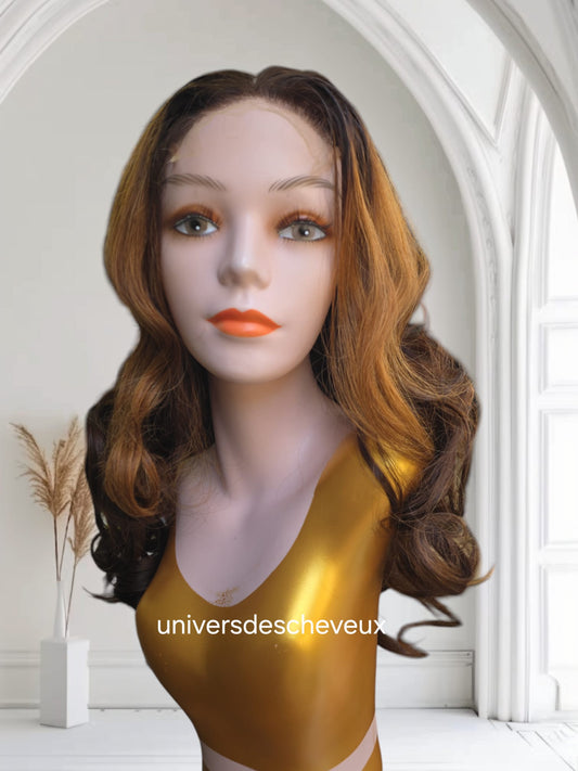 Donneur 100% naturelle, perruque bouncy curl avez meches brunes et doree cote sur le devant,  350g.