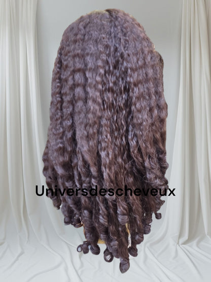 Perruque synthetique boucles yaki ondulee en spirale avec dentelle frontale et baby hair.