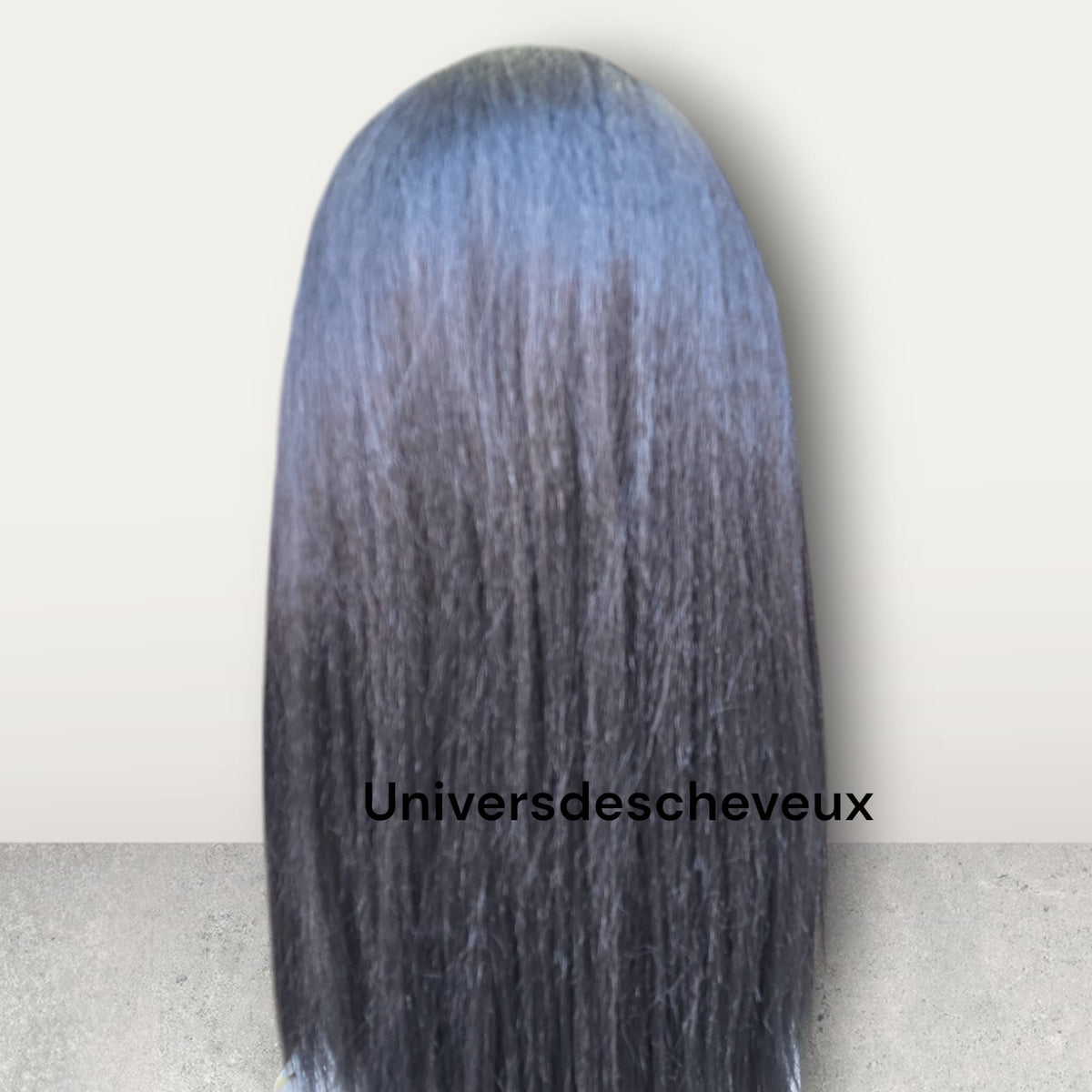 Perruque synthetique bouclee yaki lisse en spirale avec dentelle frontale et baby hair.